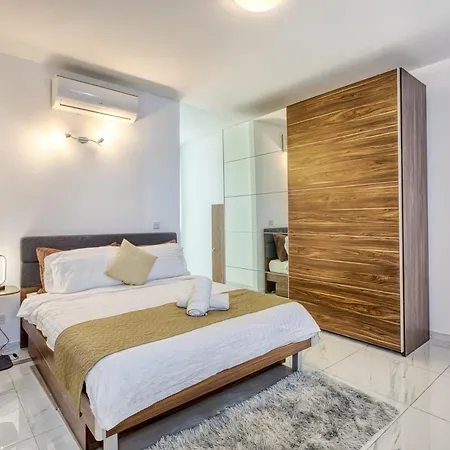 Walk To Seafront - 2 Bedroom Suite In St Julian'S Apartamento