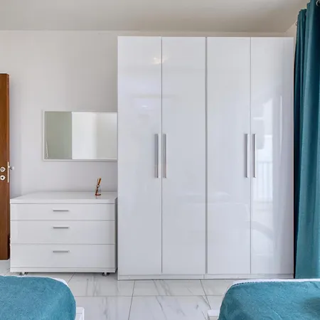 Apartamento Walk To Seafront - 2 Bedroom Suite In St Julian'S *