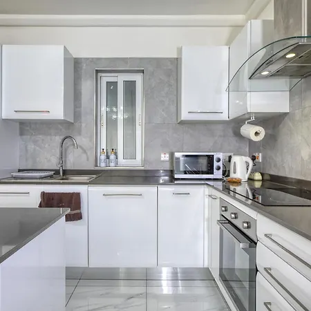 Walk To Seafront - 2 Bedroom Suite In St Julian'S Apartamento *