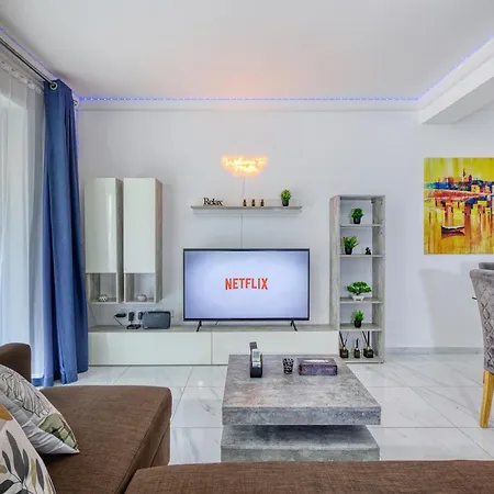 Walk To Seafront - 2 Bedroom In St Julian's San Julián