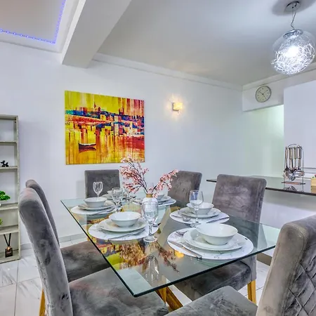 Walk To Seafront - 2 Bedroom In St Julian's