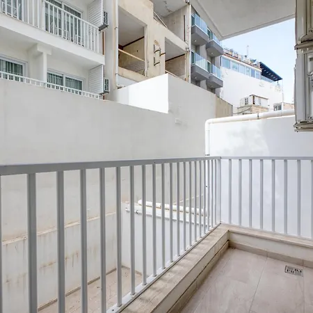 Walk To Seafront - 2 Bedroom In St Julian's San Julián