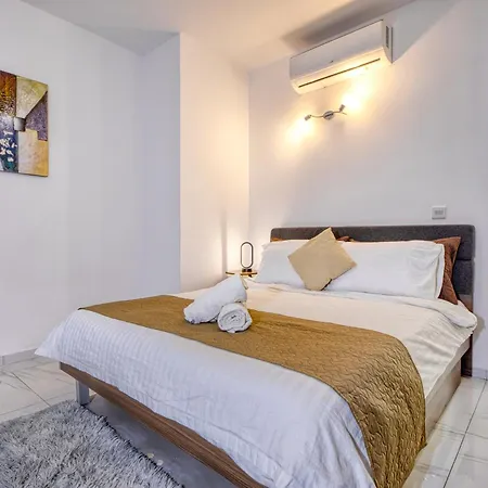 Apartamento Walk To Seafront - 2 Bedroom In St Julian's *
