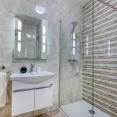 Apartamento Walk To Seafront - 2 Bedroom In St Julian's San Julián