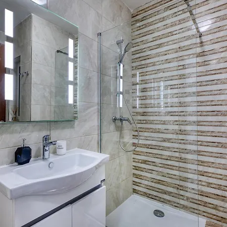 Walk To Seafront - 2 Bedroom In St Julian's * San Julián
